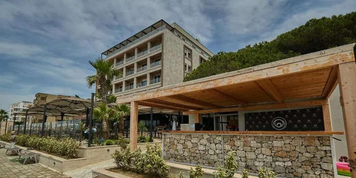 Dovolená v Albánii: Hotel Eter Palace**** přímo u písčité pláže, all inclusive, letenka i transfer