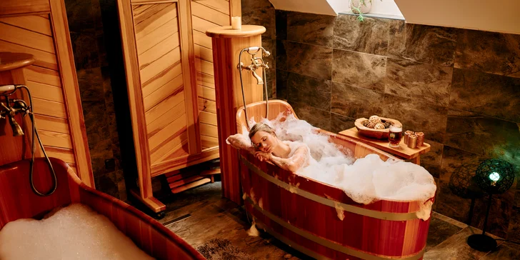 Privátní pivní lázně pro 1 nebo 2 osoby: koupel, sauna, neomezené pití piva i možnost občerstvení