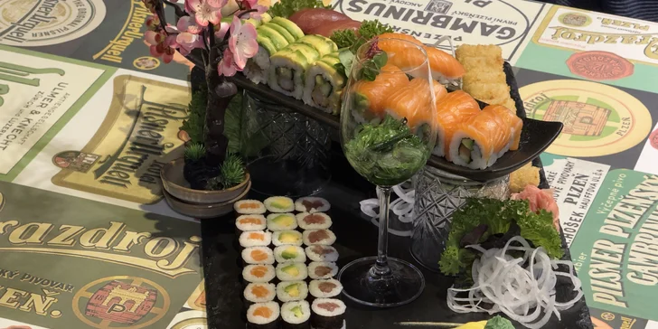Pestré sushi sety v centru Ostravy: 30 nebo 66 ks, losos, tempura, avokádo, tuňák aj.