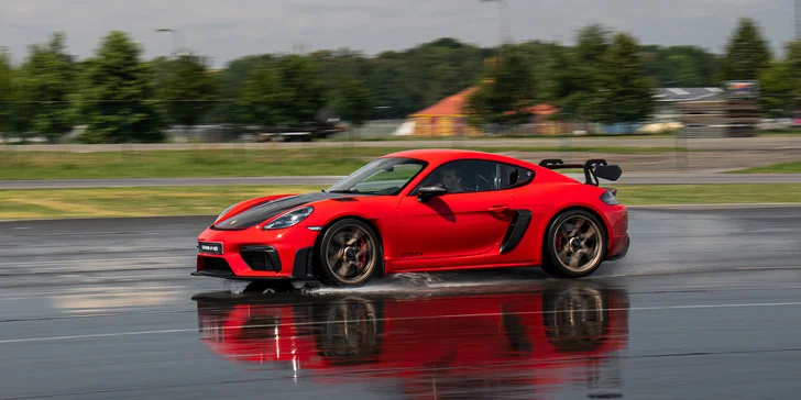 Adrenalin na závodním okruhu v Porsche Spyder RS: Most, Brno, Hradec či Sosnová