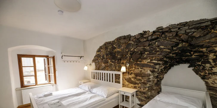 Historický penzion v Rožmberku: přímo u řeky, možnost snídaně i s vínem a privátní wellness