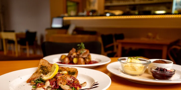 Tříchodové menu a wellness pro dva: srnčí medailonky i suflé a k tomu božský relax