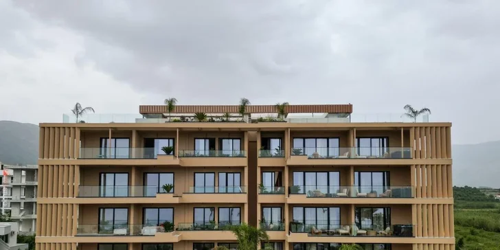 Luxusní pobyt v Albánii: 5* Hotel Regina Palm Resort, all inclusive i oblázková pláž 20 m od hotelu