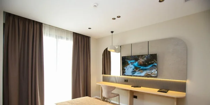 Luxusní pobyt v Albánii: 5* Hotel Regina Palm Resort, all inclusive i oblázková pláž 20 m od hotelu