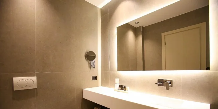 Luxusní pobyt v Albánii: 5* Hotel Regina Palm Resort, all inclusive i oblázková pláž 20 m od hotelu