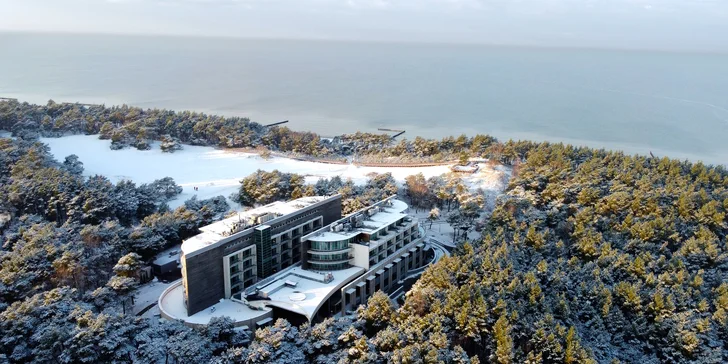 Dovolená u Baltu: 5* hotel se soukromou pláží, polopenze i neomezený vstup do termálního wellness