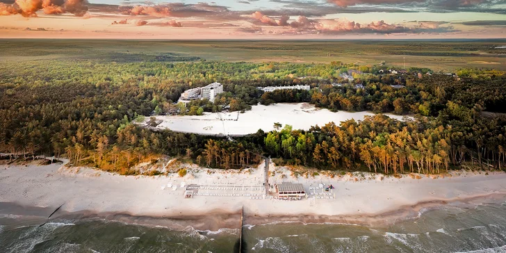 Dovolená u Baltu: 5* hotel se soukromou pláží, polopenze i neomezený vstup do termálního wellness