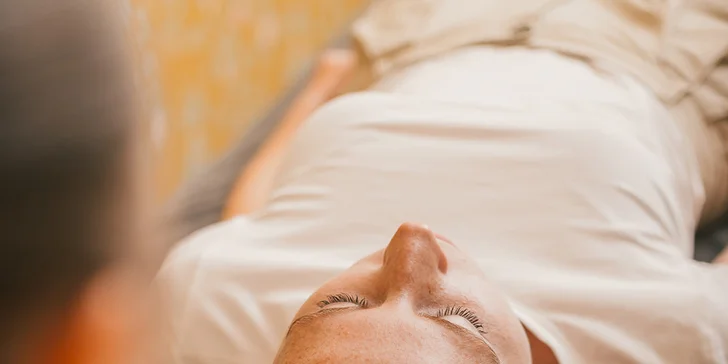Celotělová klasická nebo aroma masáž s vůní skořice, čokolády nebo aloe vera: 60 až 120 minut