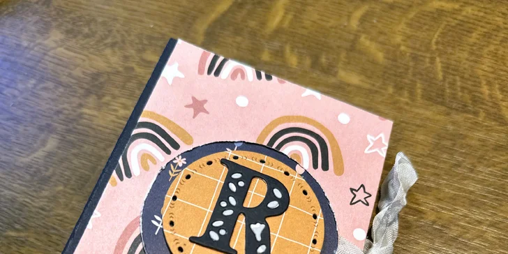 Individuální tvořivé kurzy: minialbum, pop-up z papíru, přáníčko, dekorování textilu nebo šperky z korálků