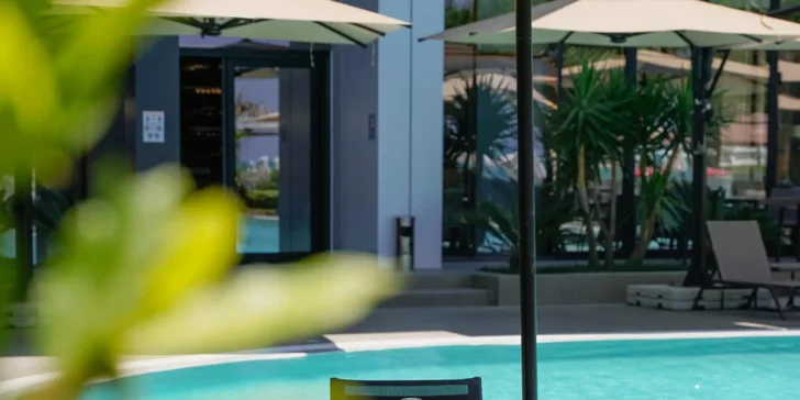 Letecky do Albánie: 4* Hotel Supreme přímo u Jadranu, all inclusive