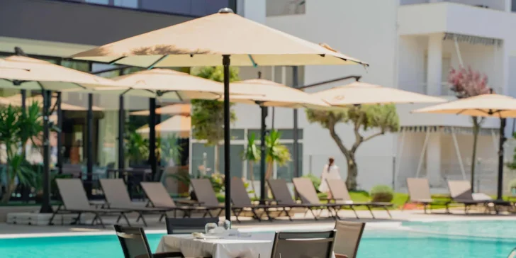 Letecky do Albánie: 4* Hotel Supreme přímo u Jadranu, all inclusive