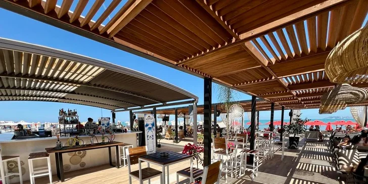 Letecky do Albánie: 4* Hotel Supreme přímo u Jadranu, all inclusive