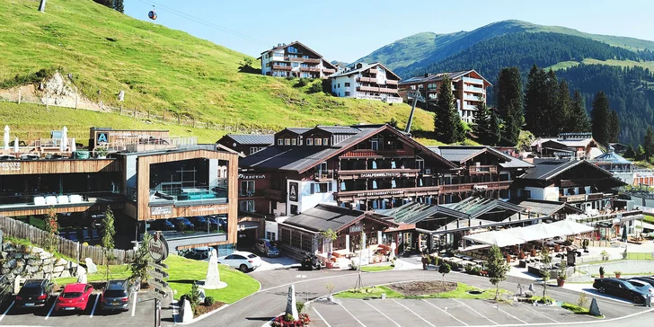 Alpský resort přímo u Zillertal Areny: polopenze, neomezený wellness a vybavení pro rodiny