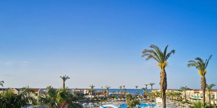 Dovolená na Rhodosu: letenka, all inclusive, šest bazénů, moře u hotelu i pestrý animační program
