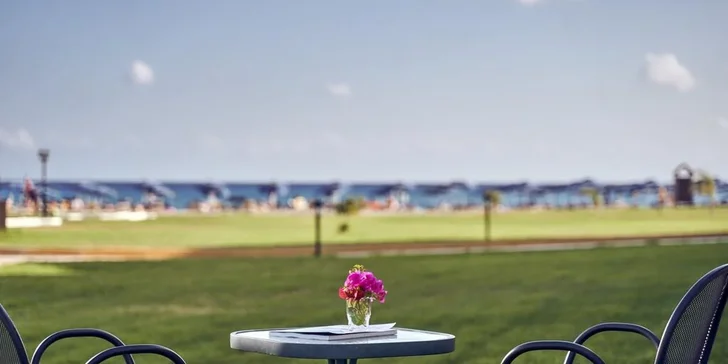 Dovolená na Rhodosu: letenka, all inclusive, šest bazénů, moře u hotelu i pestrý animační program