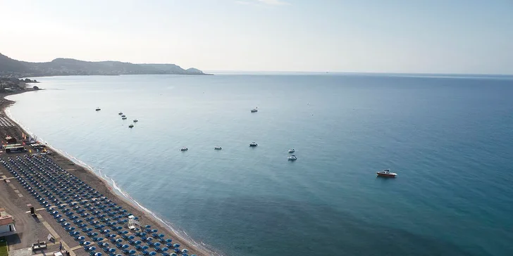 Dovolená na Rhodosu: letenka, all inclusive, šest bazénů, moře u hotelu i pestrý animační program