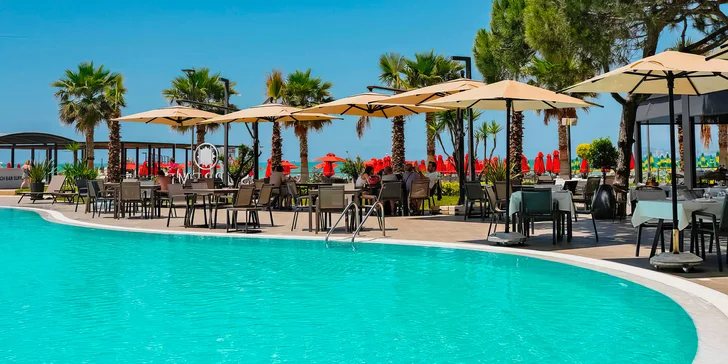 Letecky do Albánie: 4* Hotel Supreme přímo u Jadranu, all inclusive