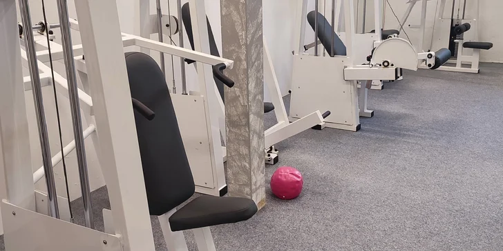 10 vstupů do tělocvičny pro ženy: lekce pro štíhlý pas, pilates, kruháč i posilovna