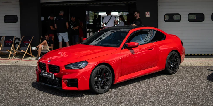 Jízda na závodním okruhu v novém BMW M2 G87