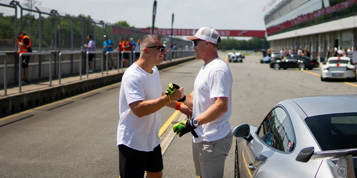 Adrenalinová jízda na závodním okruhu s Porsche 911 GT3