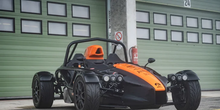 Divoká jízda po Masarykově okruhu v Brně: Ariel atom nebo Formule F4, řízení i spolujízda