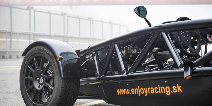 Divoká jízda po Masarykově okruhu v Brně: Ariel atom nebo Formule F4, řízení i spolujízda
