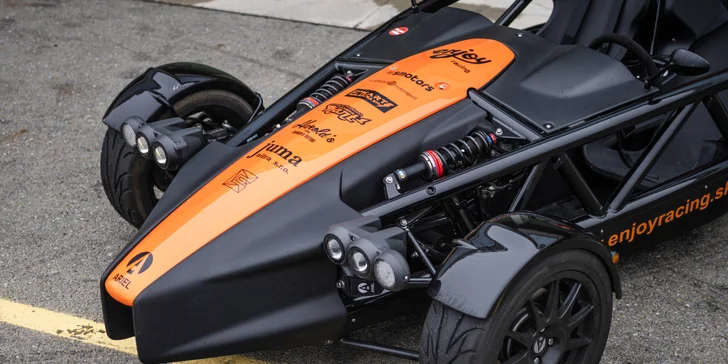 Divoká jízda po Masarykově okruhu v Brně: Ariel atom nebo Formule F4, řízení i spolujízda
