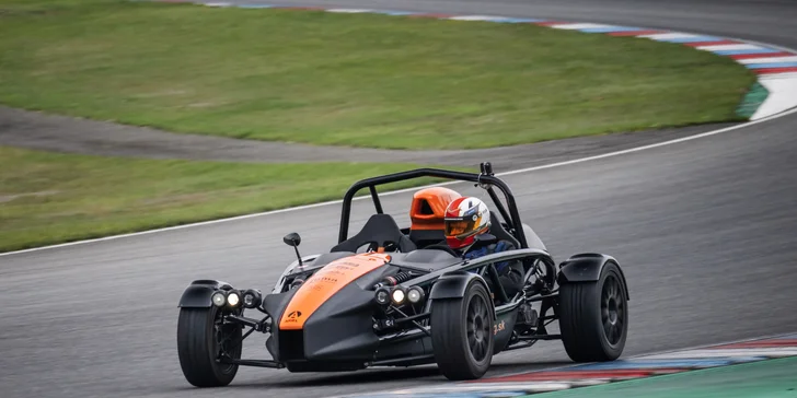 Divoká jízda po Masarykově okruhu v Brně: Ariel atom nebo Formule F4, řízení i spolujízda
