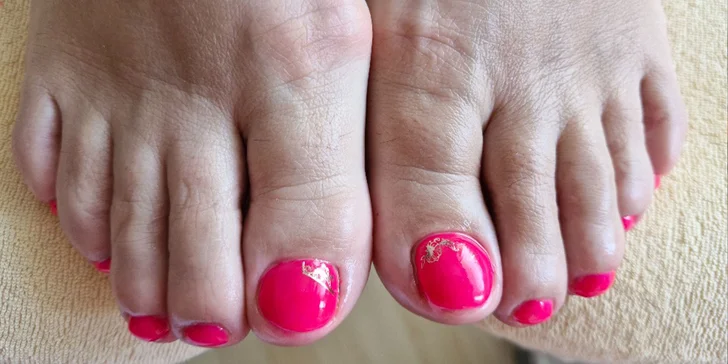 Péče o nohy pro ženy i muže: mokrá nebo spa pedikúra i možnost gel laku