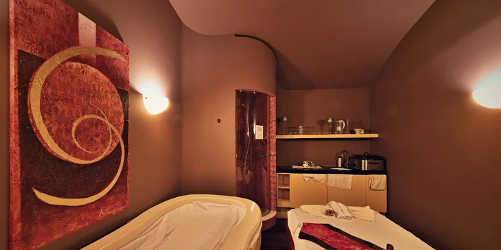 Pro dokonalý relax a uvolnění: koupel v kádi, bylinný zábal i masáže dle výběru