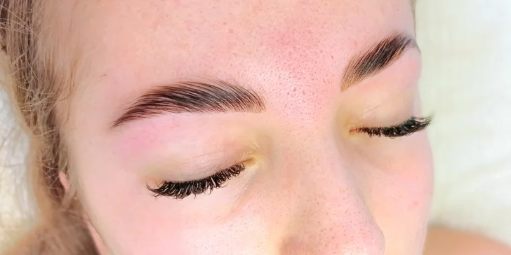 Kukadla jako filmová hvězda: laminace obočí i prodloužení řas metodou řasa na řasu