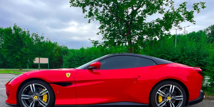 Jízda v ikonickém Ferrari Portofino: až 60 min. adrenalinu, luxusu a rychlosti