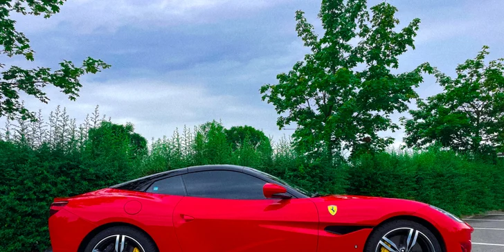 Jízda v ikonickém Ferrari Portofino: až 60 min. adrenalinu, luxusu a rychlosti