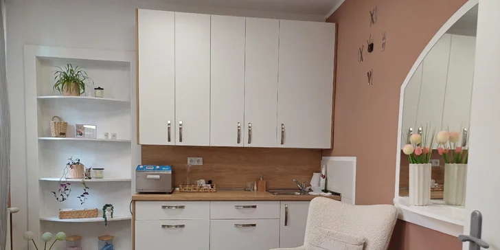 Přístrojová pedikúra: ošetření pokožky i nehtů s možností gel laku