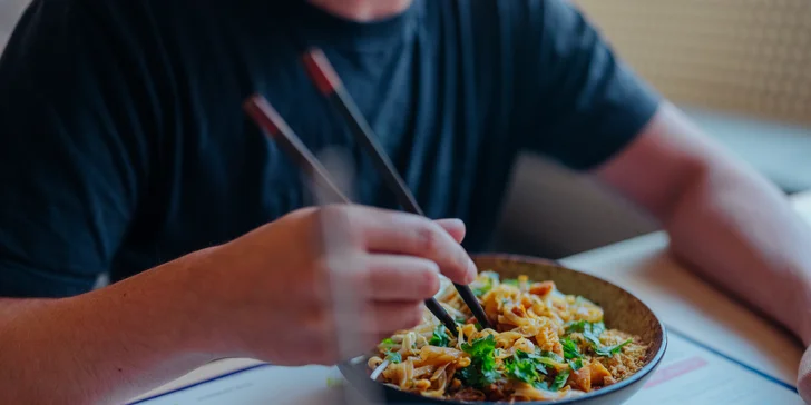 Otevřený voucher do moderního asijského bistra: 250 Kč až 1000 Kč na celé menu vč. nápojů