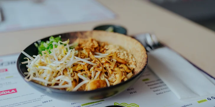 Otevřený voucher do moderního asijského bistra: 250 Kč až 1000 Kč na celé menu vč. nápojů