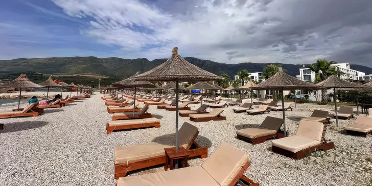 Luxusní pobyt v Albánii: 5* Hotel Regina Palm Resort, all inclusive i oblázková pláž 20 m od hotelu