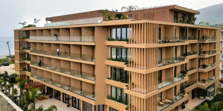 Luxusní pobyt v Albánii: 5* Hotel Regina Palm Resort, all inclusive i oblázková pláž 20 m od hotelu
