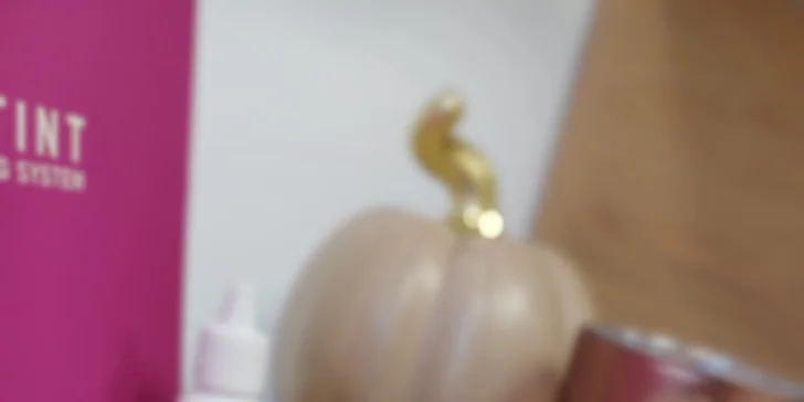 Kukadla jako filmová hvězda: laminace obočí i prodloužení řas metodou řasa na řasu