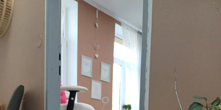 Přístrojová pedikúra: ošetření pokožky i nehtů s možností gel laku