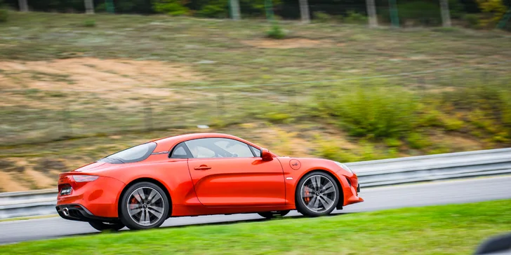 Řízení i spolujízda v Alpine A110 S na závodním okruhu: 1–3 kola