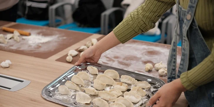 Workshop přípravy čínských knedlíčků s čínskými lektory: 120 minut teorie i praxe