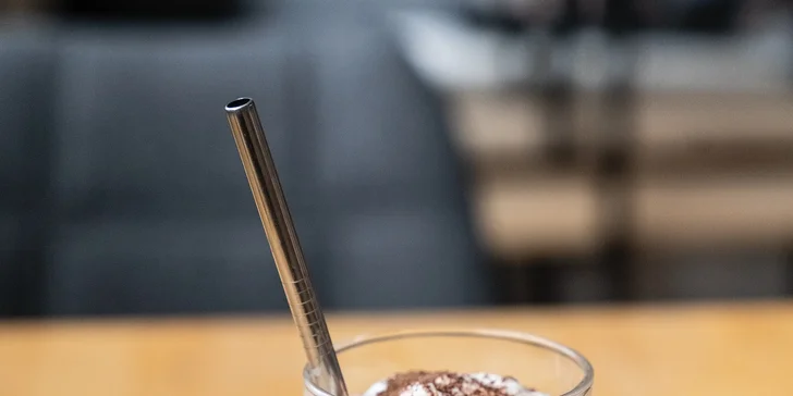 Káva v Porubě: latté, flat white i americano nebo domácí limča a zákusek dle výběru