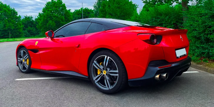Jízda v ikonickém Ferrari Portofino: až 60 min. adrenalinu, luxusu a rychlosti