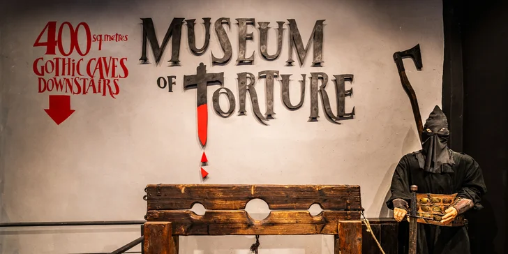 Expozice mučicích nástrojů v Museu Tortury: vstupy pro rodiny i jednotlivce