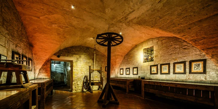 Expozice mučicích nástrojů v Museu Tortury: vstupy pro rodiny i jednotlivce