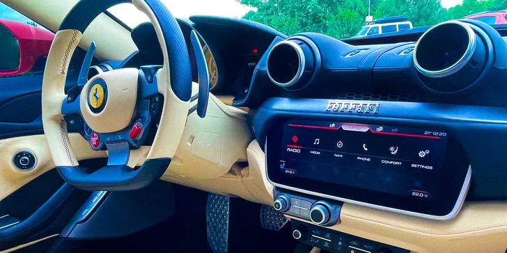 Jízda v ikonickém Ferrari Portofino: až 60 min. adrenalinu, luxusu a rychlosti
