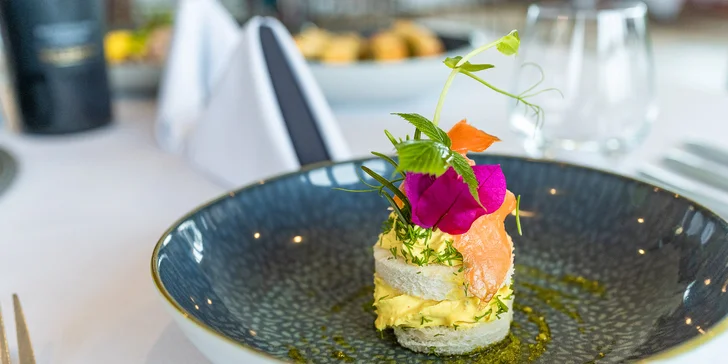 Degustační menu Festival chutí pro 2 osoby: vitello tonnato, panenka, steak i dezert