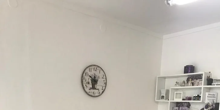 Kompletní kosmetické ošetření pleti s barvením a úpravou obočí u metra Střížkov