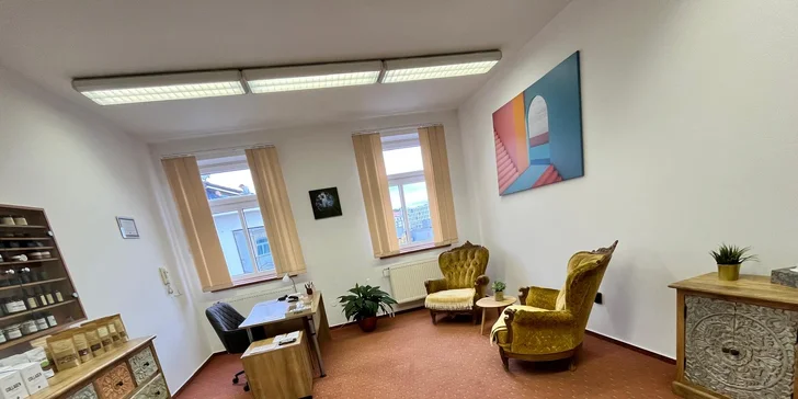 Masáž podle výběru a manuální lifting obličeje s použitím 100% přírodních olejů